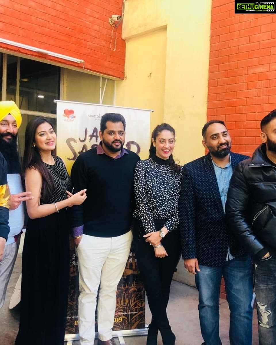 Gurleen Chopra Instagram - With Love from Punjab 😍 I am delighted to announce that I will be part of a Punjabi Film #JaddiSardar :) I am thankful to all my fans from Punjab, this is for you. #PunjabiFilm #upcomingMovie #Gurleenchopra