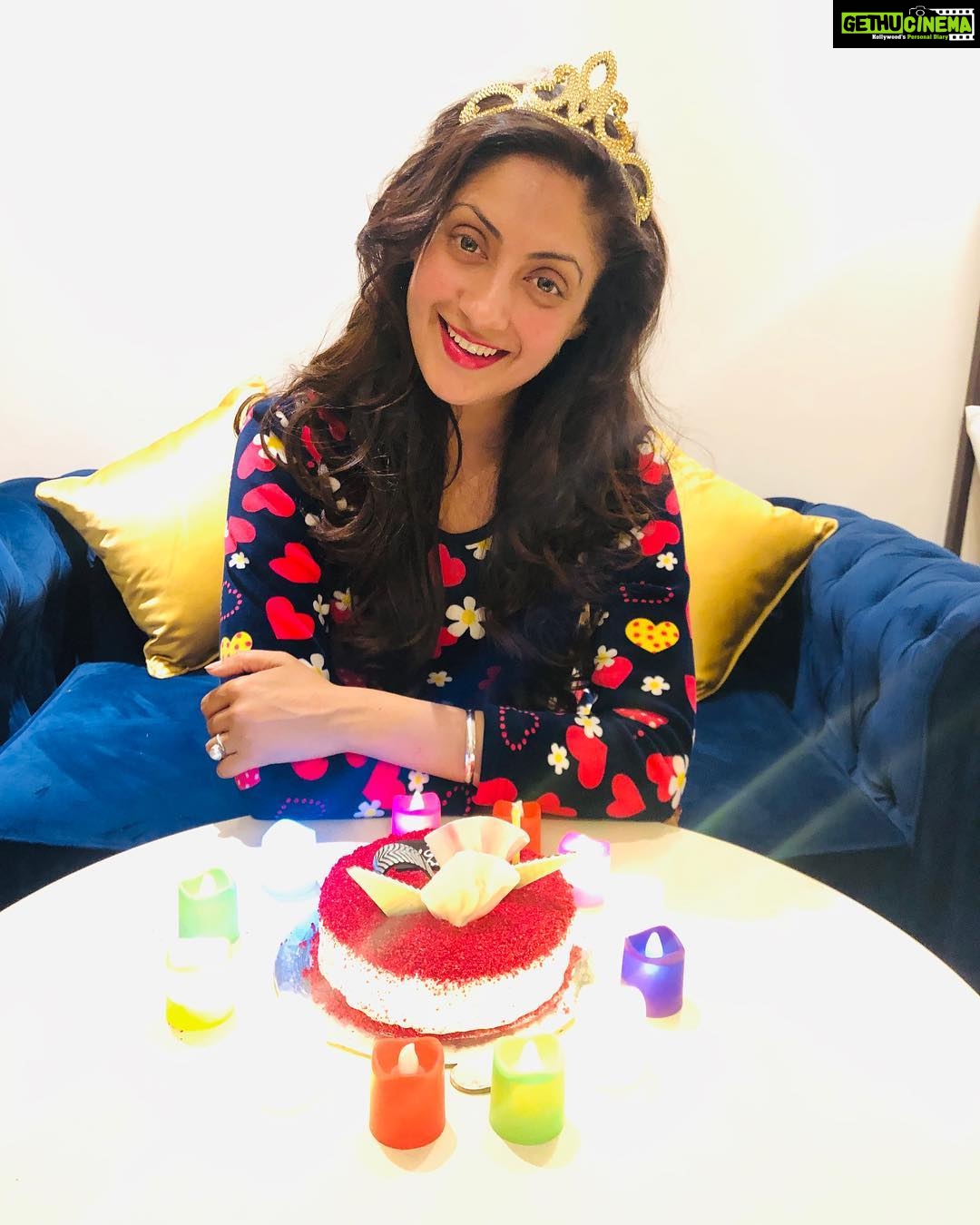 Gurleen Chopra Instagram - On this day A QUEEN was born 👑 happy bday to me 😊 thankyou baba ji for everything 🙏🏻🙏🏻 Radisson Chandigarh Zirakpur