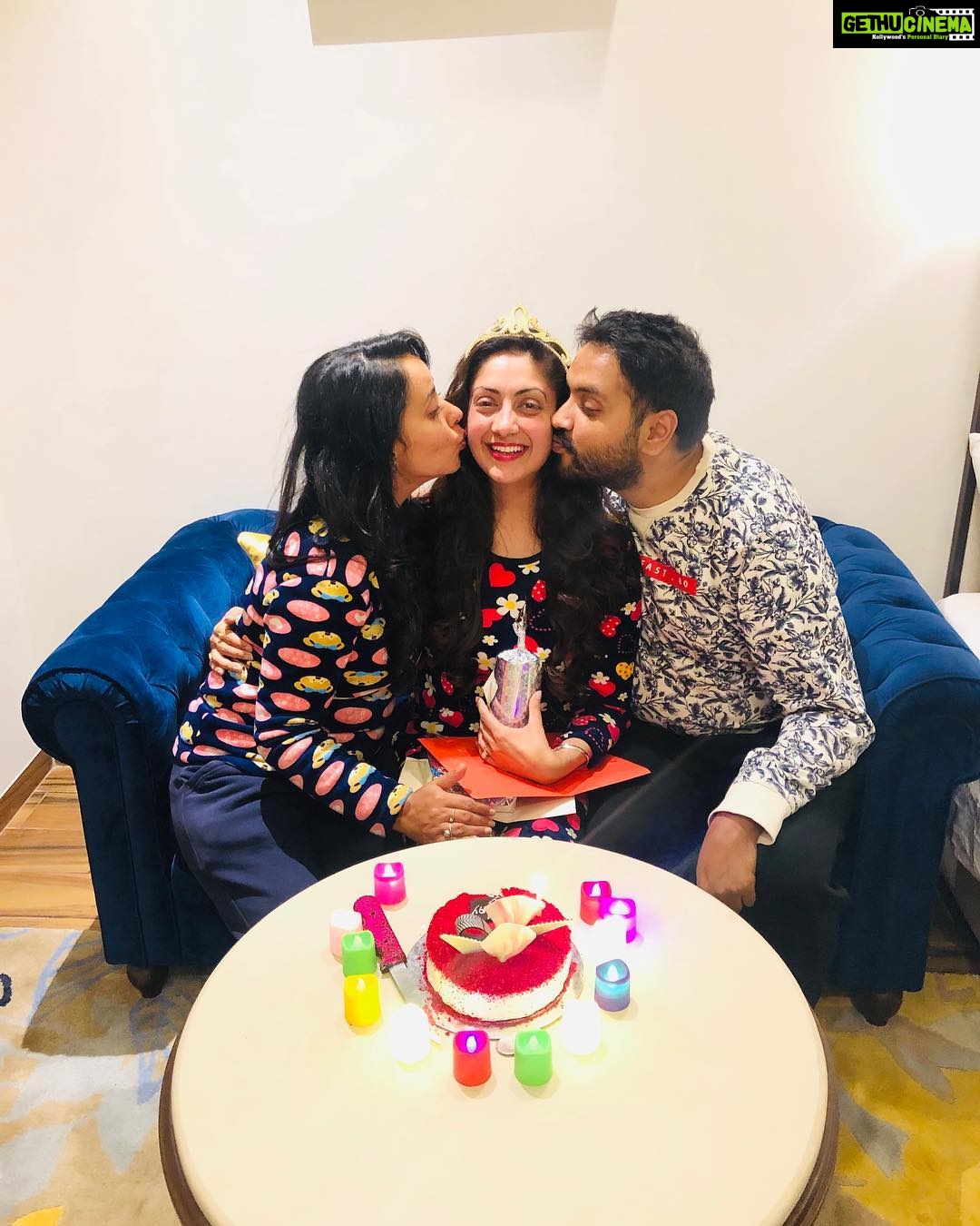 Gurleen Chopra Instagram - On this day A QUEEN was born 👑 happy bday to me 😊 thankyou baba ji for everything 🙏🏻🙏🏻 Radisson Chandigarh Zirakpur
