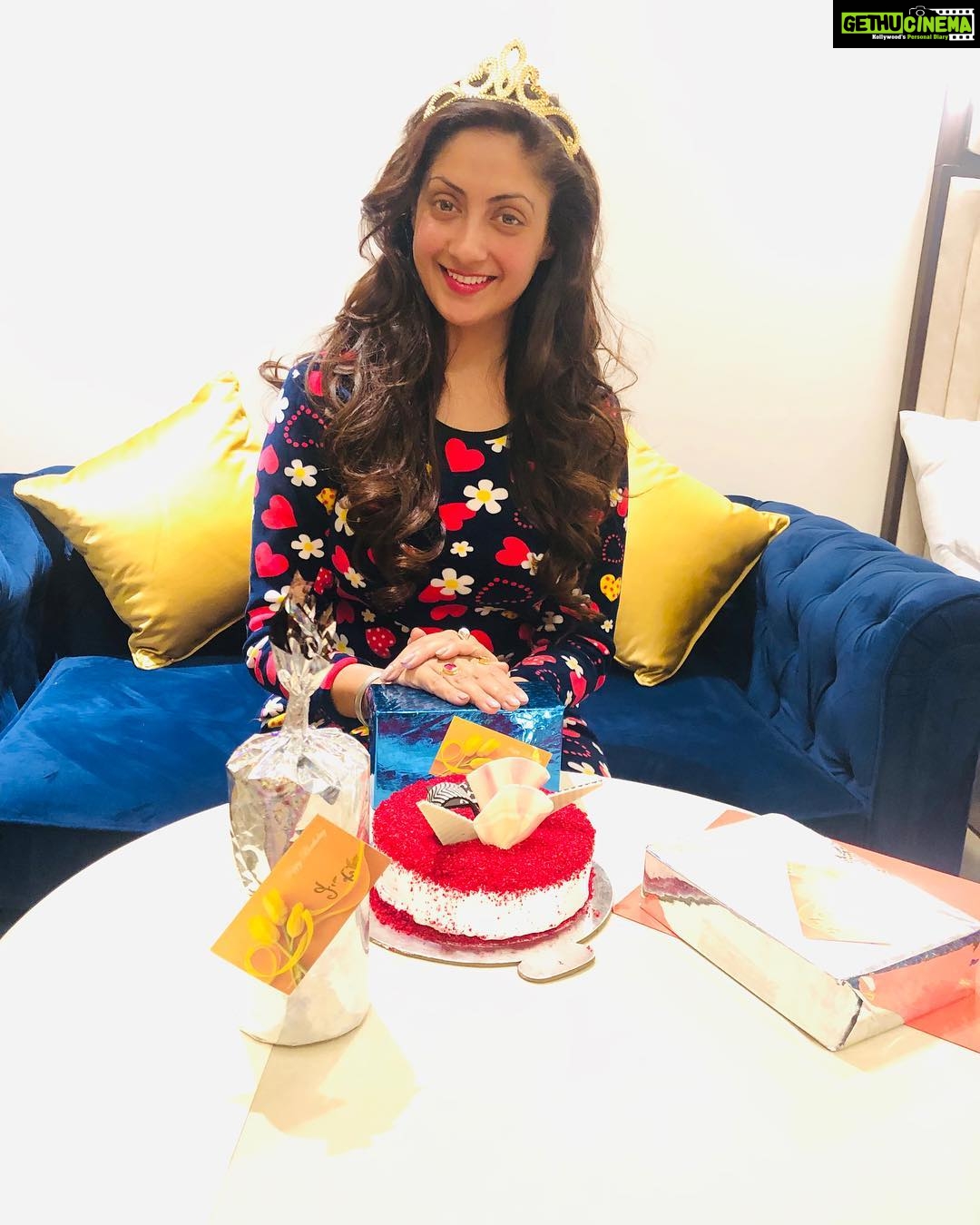 Gurleen Chopra Instagram - On this day A QUEEN was born 👑 happy bday to me 😊 thankyou baba ji for everything 🙏🏻🙏🏻 Radisson Chandigarh Zirakpur