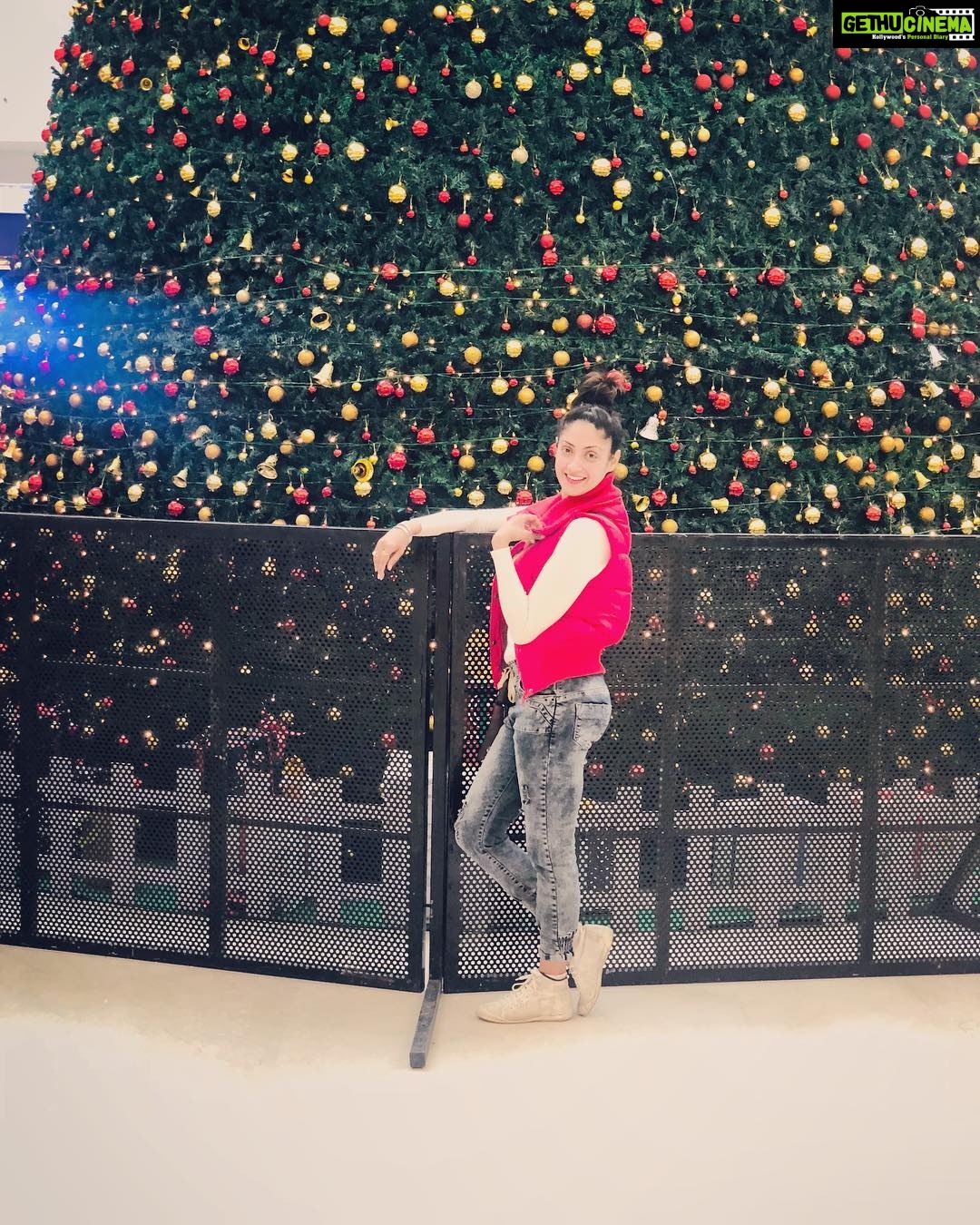 Gurleen Chopra Instagram - May jesus be the light of your Christmas celebration MERRY CHRISTMAS 🎄 Terminal 2 Chatrapati Shivaji Terminal Mumbai