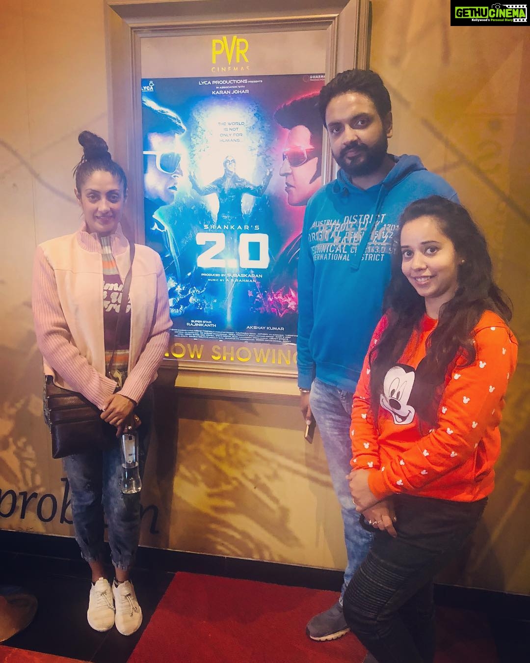 Gurleen Chopra Instagram - 2.0 rocks, pakshi rocks, superb vfx masterpiece 🎥.... #familytime# Vr Punjab Mall