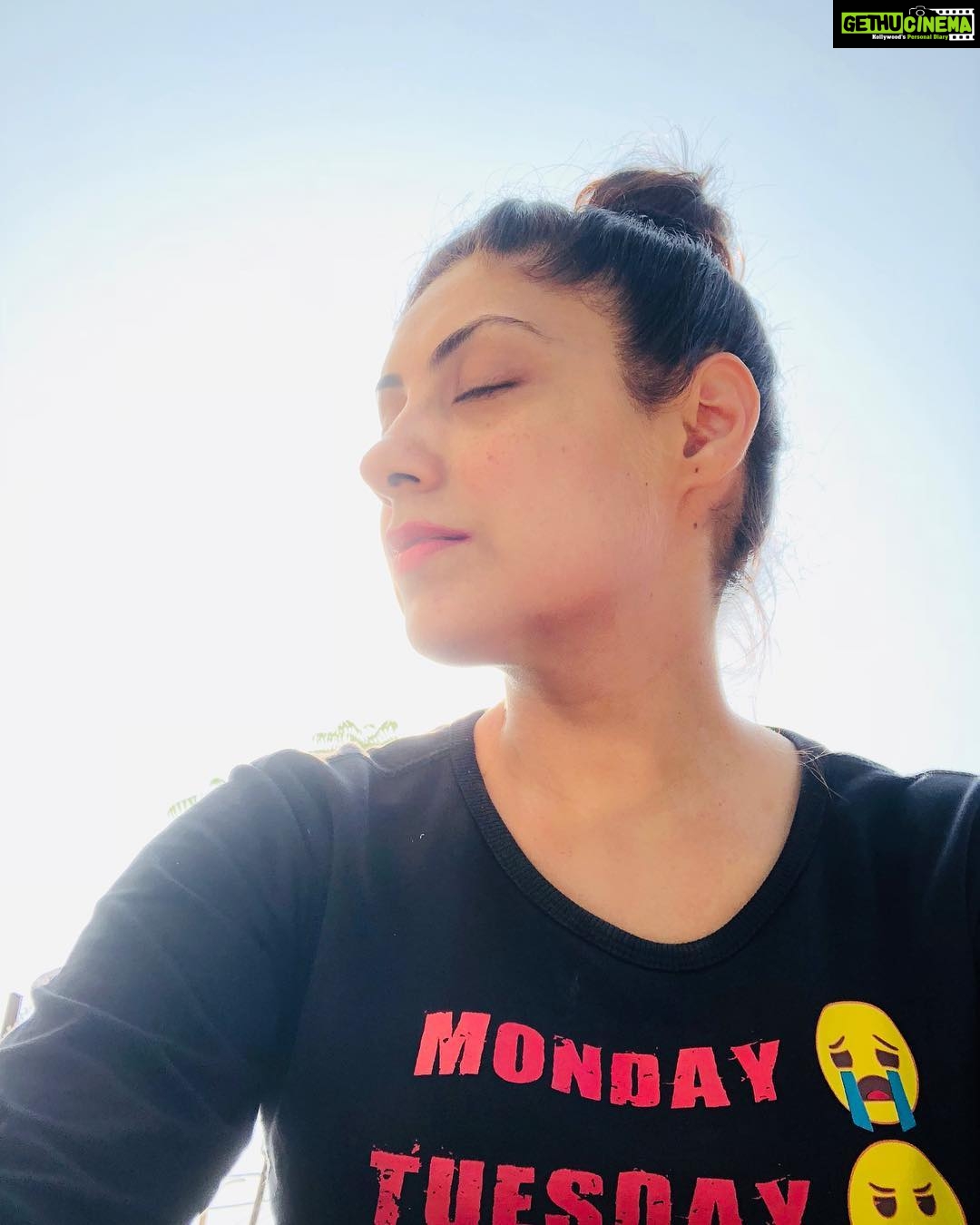 Gurleen Chopra Instagram - Chandigarh sun ☀️ bath ....