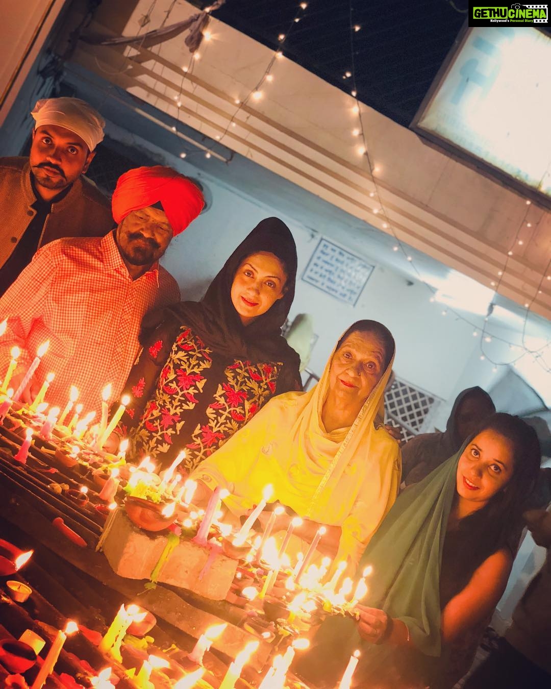 Gurleen Chopra Instagram - Bandi chhor divas Diya sareya nu bahut bahut vadhai A very happy & prosperous Diwali to everyone ....