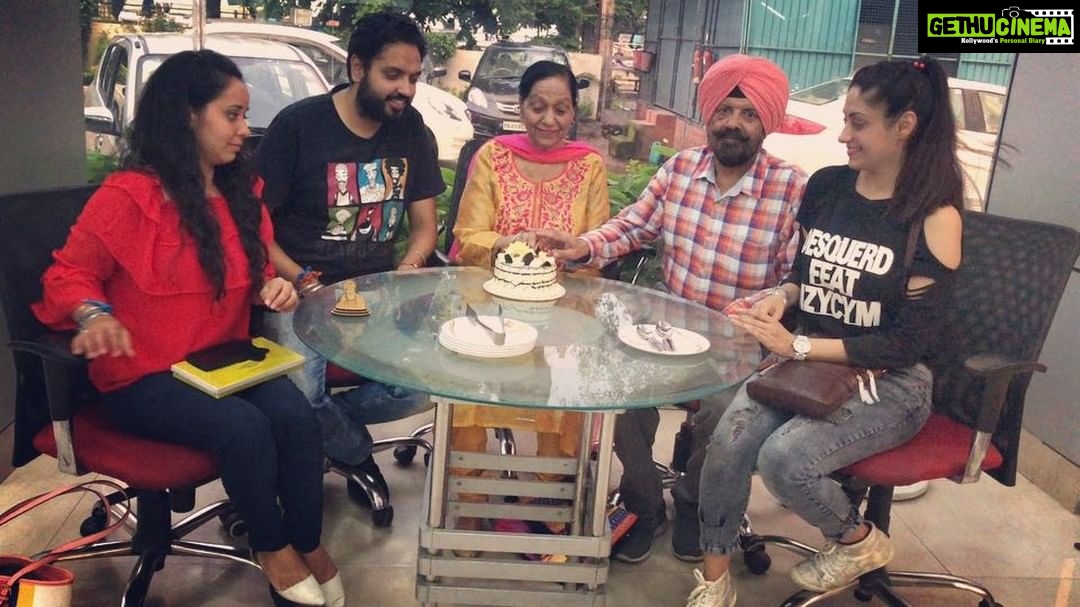 Gurleen Chopra Instagram - Celebrating mom,s bday at Honda’s showroom thank you so much courtesy Honda 🙏🏻 Honda Courtesy Honda