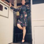 Gurleen Chopra Instagram - Kahin pahunchne k liye, kahin se nikalna Bahut jaruri hota