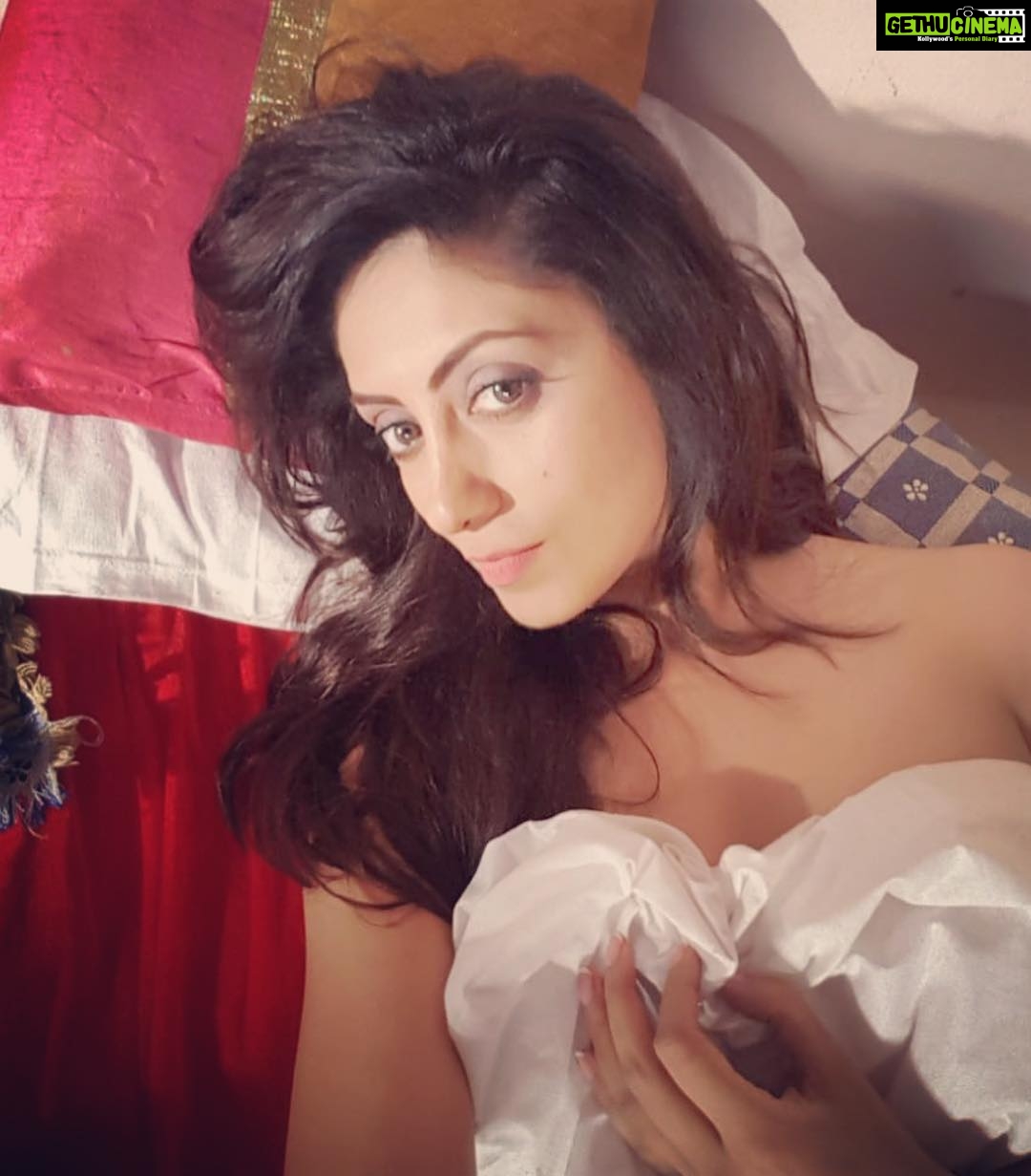 Gurleen Chopra Instagram - Dnt be easy to define. Let them wonder about you ( happy weekend) Mumbai, Maharashtra