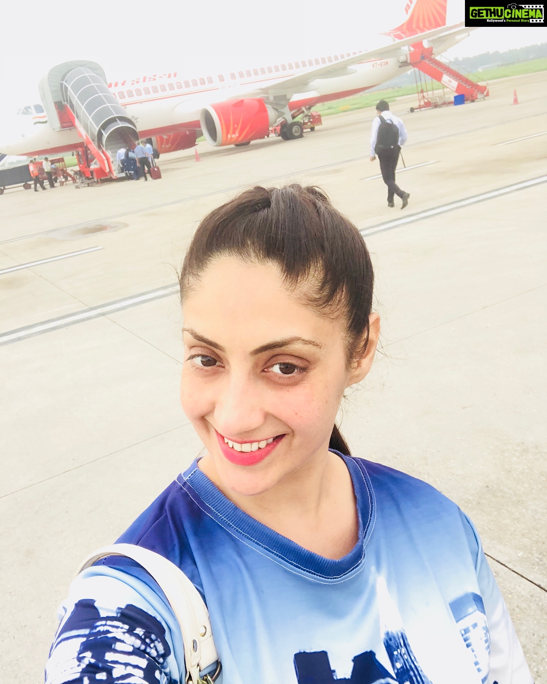 Gurleen Chopra Instagram - Whatever situation you are in GOD put you for a reason, for a lesson, & for a purpose. Thankyou baba ji 🙏🏻 Chandigarh International Airport