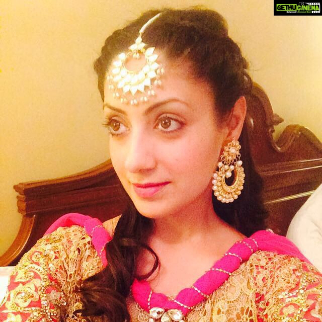 Gurleen Chopra Instagram - Ehna ankhiyan ch pavan kive kajla ve ankhiyan ch tu vasda.... ( happy weekend guys )