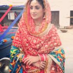 Gurleen Chopra Instagram - Mere deedyan di daur aa ke tere kole mukdi, tere Bina lakhwinder nabaz jave rukdi ....#tseries #lakhwinderwadaliofficial #parmodsharmarana_director Rangi gayi song 2 days to go 16th July.