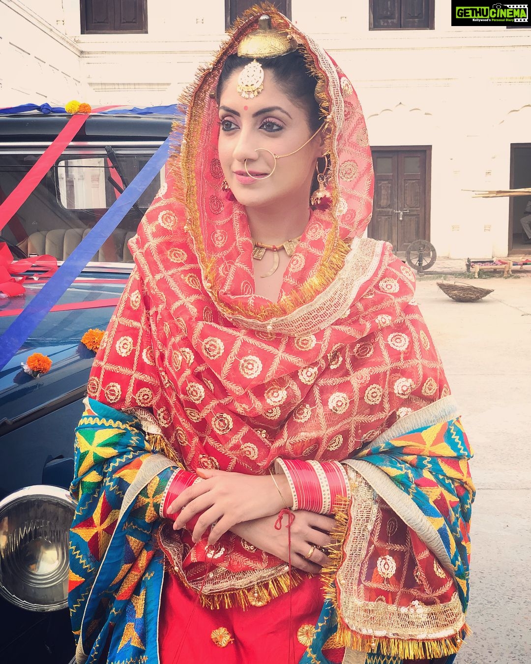 Gurleen Chopra Instagram - Mere deedyan di daur aa ke tere kole mukdi, tere Bina lakhwinder nabaz jave rukdi ....#tseries #lakhwinderwadaliofficial #parmodsharmarana_director Rangi gayi song 2 days to go 16th July.