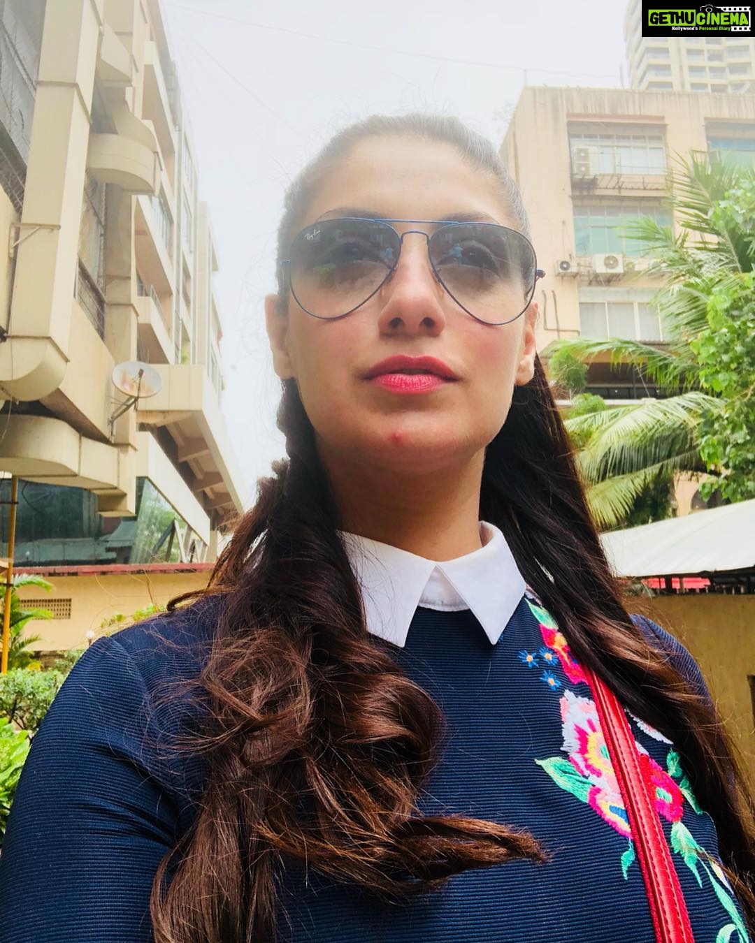 Gurleen Chopra Instagram - Everyday is an opportunity to transform yourself into a better person ( hello Mumbai ) Mumbai, Maharashtra