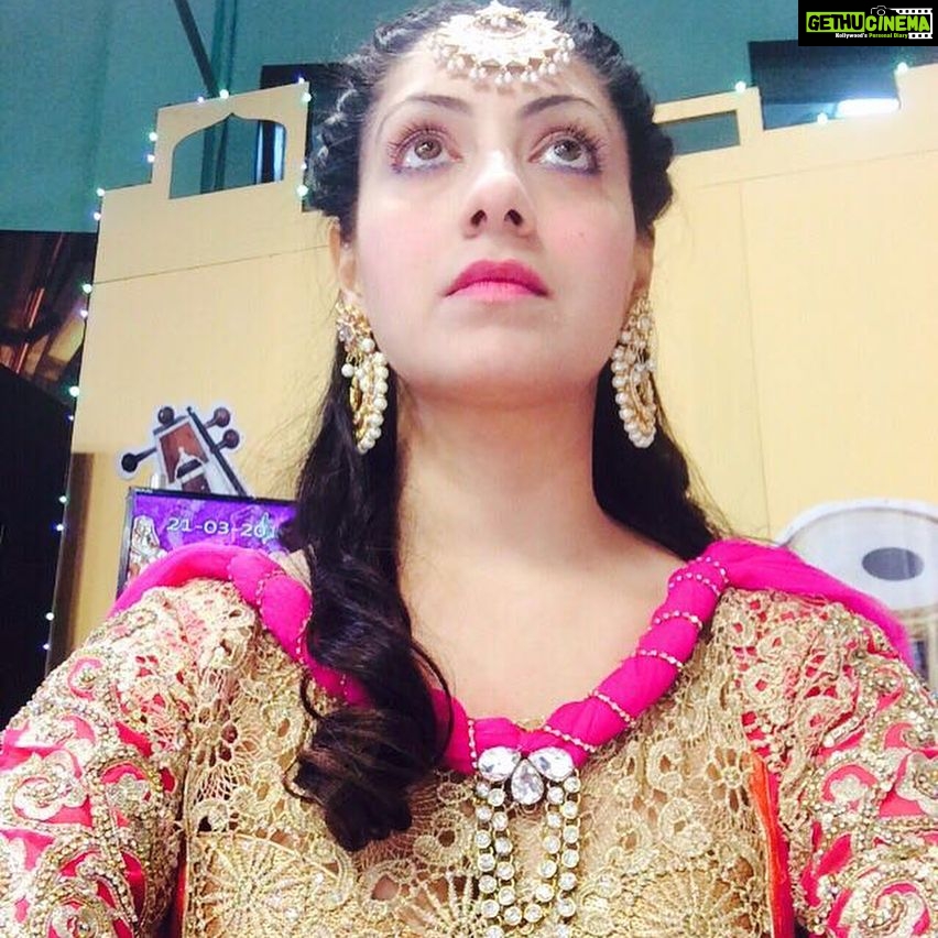 Gurleen Chopra Instagram - Ehna ankhiyan ch pavan kive kajla ve ankhiyan ch tu vasda.... ( happy weekend guys )
