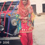Gurleen Chopra Instagram - Mere deedyan di daur aa ke tere kole mukdi, tere Bina lakhwinder nabaz jave rukdi ....#tseries #lakhwinderwadaliofficial #parmodsharmarana_director Rangi gayi song 2 days to go 16th July.