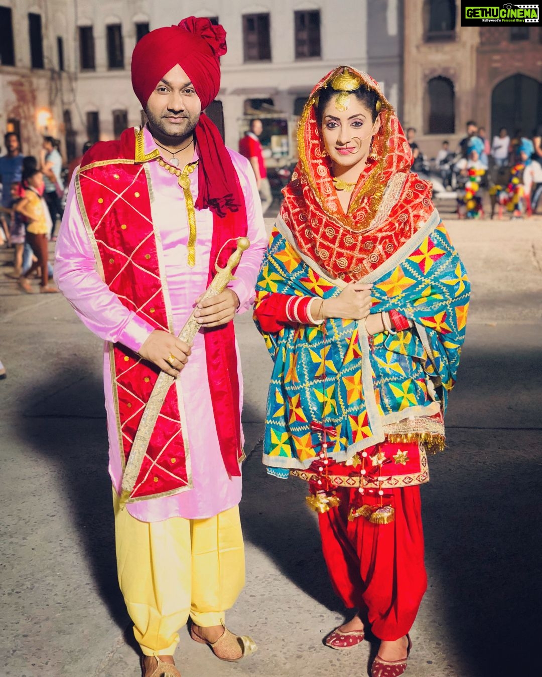 Gurleen Chopra Instagram - Mere deedyan di daur aa ke tere kole mukdi, tere Bina lakhwinder nabaz jave rukdi ....#tseries #lakhwinderwadaliofficial #parmodsharmarana_director Rangi gayi song 2 days to go 16th July.