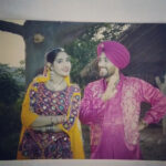 Gurleen Chopra Instagram - Mera bachpan with legend Surjit bindrakhia ji 🙏🏻🙏🏻🙏🏻🙏🏻🙏🏻 pta nahi kithe bachpan chala gya te ohde nal ohdia mithia yaadan 😌😌na bachpan Vapis auna te na oh purana waqt . Thankyou soo much mainu bachpan to le k Hun tak ehna pyar den lai. 🙏🏻🙏🏻🙏🏻🙏🏻🙏🏻🙏🏻
