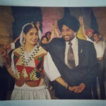 Gurleen Chopra Instagram - Mera bachpan with legend Surjit bindrakhia ji 🙏🏻🙏🏻🙏🏻🙏🏻🙏🏻 pta nahi kithe bachpan chala gya te ohde nal ohdia mithia yaadan 😌😌na bachpan Vapis auna te na oh purana waqt . Thankyou soo much mainu bachpan to le k Hun tak ehna pyar den lai. 🙏🏻🙏🏻🙏🏻🙏🏻🙏🏻🙏🏻