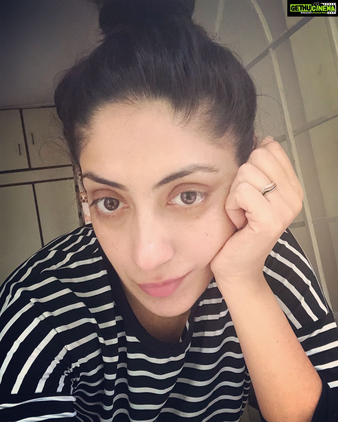 Gurleen Chopra Instagram - Early sleep and early wake up gives health & makes you grow