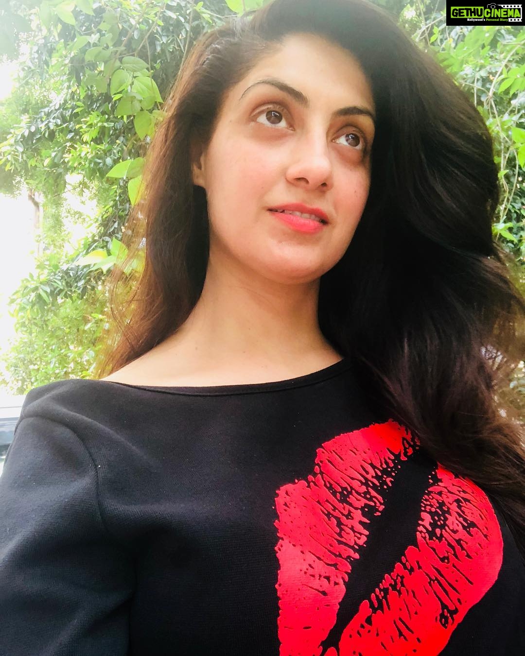 Gurleen Chopra Instagram - Enjoy life. We only live once.