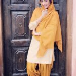 Gurleen Chopra Instagram – Ishq tere de Vich  rangi gai sohniya ( HEER )#surbhimahendru #lakhwinderwadaliofficial #parmodsharmarana_director #tseries#lakhwinderwadali Killa Mubarak Patiala, India