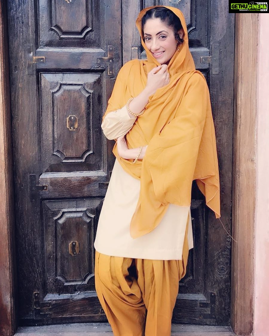 Gurleen Chopra Instagram - Ishq tere de Vich rangi gai sohniya ( HEER )#surbhimahendru #lakhwinderwadaliofficial #parmodsharmarana_director #tseries#lakhwinderwadali Killa Mubarak Patiala, India