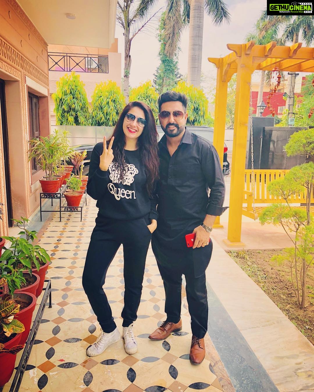 Gurleen Chopra Instagram - After bindarkhia ji song & the gap of so many years m back the my next music video with my very old friend#@parmodsharmarana_director #@ #Lakhwinderwadali song ( HEER ) Bindrakh