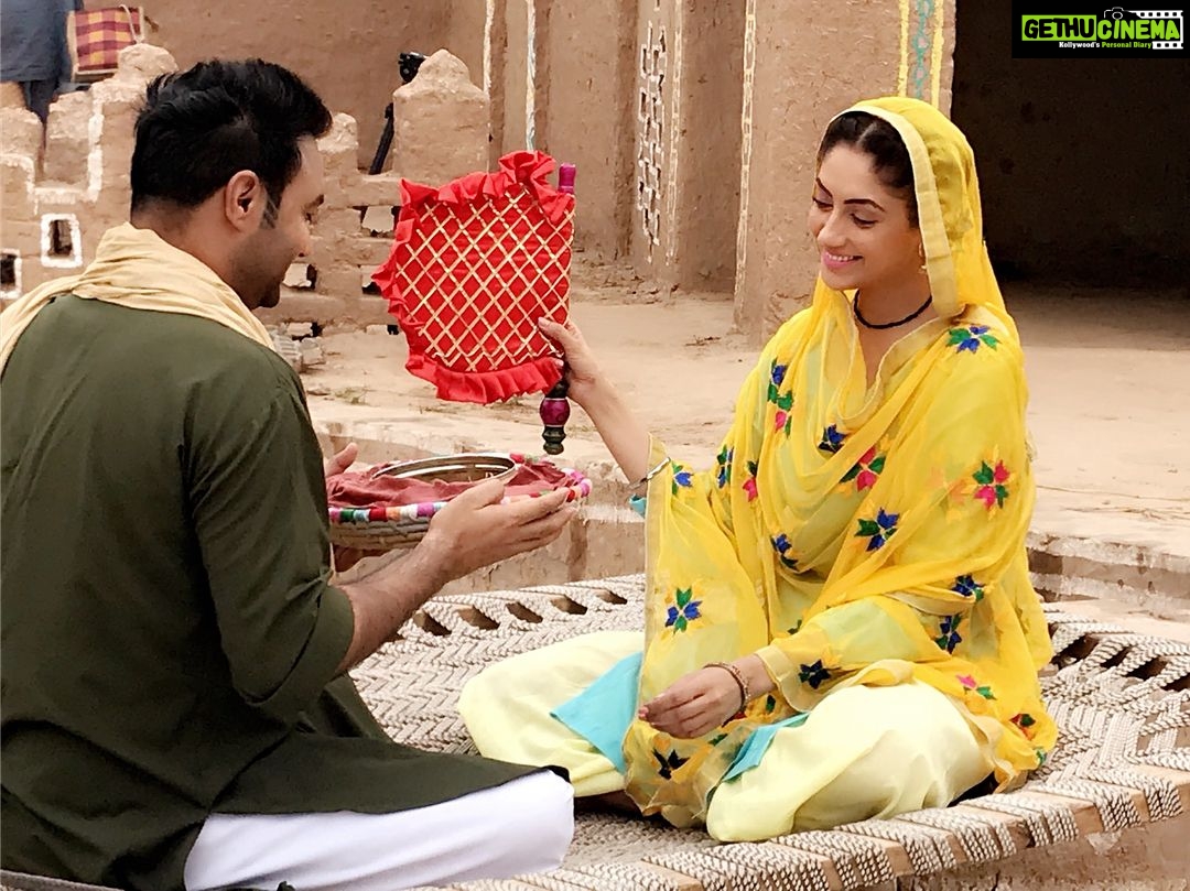 Gurleen Chopra Instagram - Hello everyone wait is over. On 13th July our punjabi song HEER is releasing it was wonderful working in Punjab after soooooooo long thankyou Rana ji & Lakhwinder ji. Love u all guys #surbhimahendru #lakhwinderwadaliofficial #parmodsharmarana_director #tseries