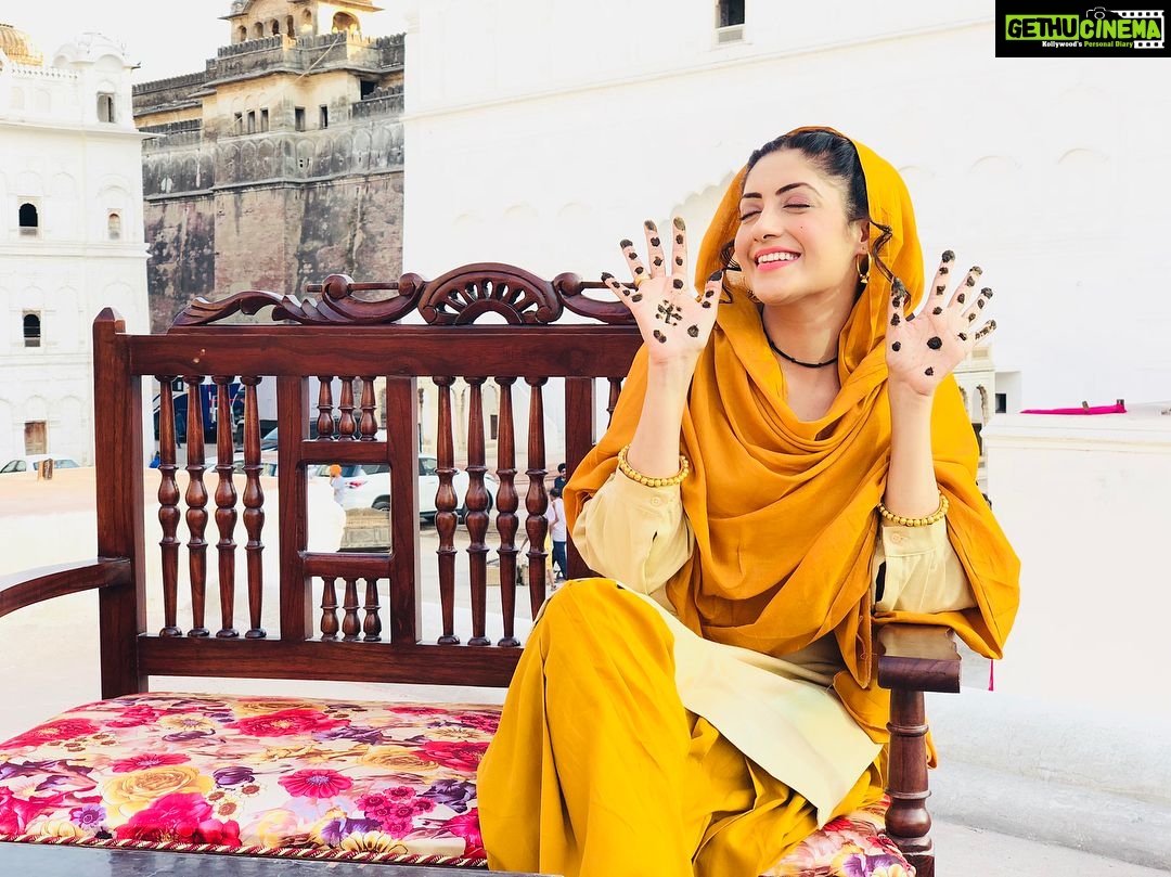 Gurleen Chopra Instagram - Hello everyone wait is over. On 13th July our punjabi song HEER is releasing it was wonderful working in Punjab after soooooooo long thankyou Rana ji & Lakhwinder ji. Love u all guys #surbhimahendru #lakhwinderwadaliofficial #parmodsharmarana_director #tseries