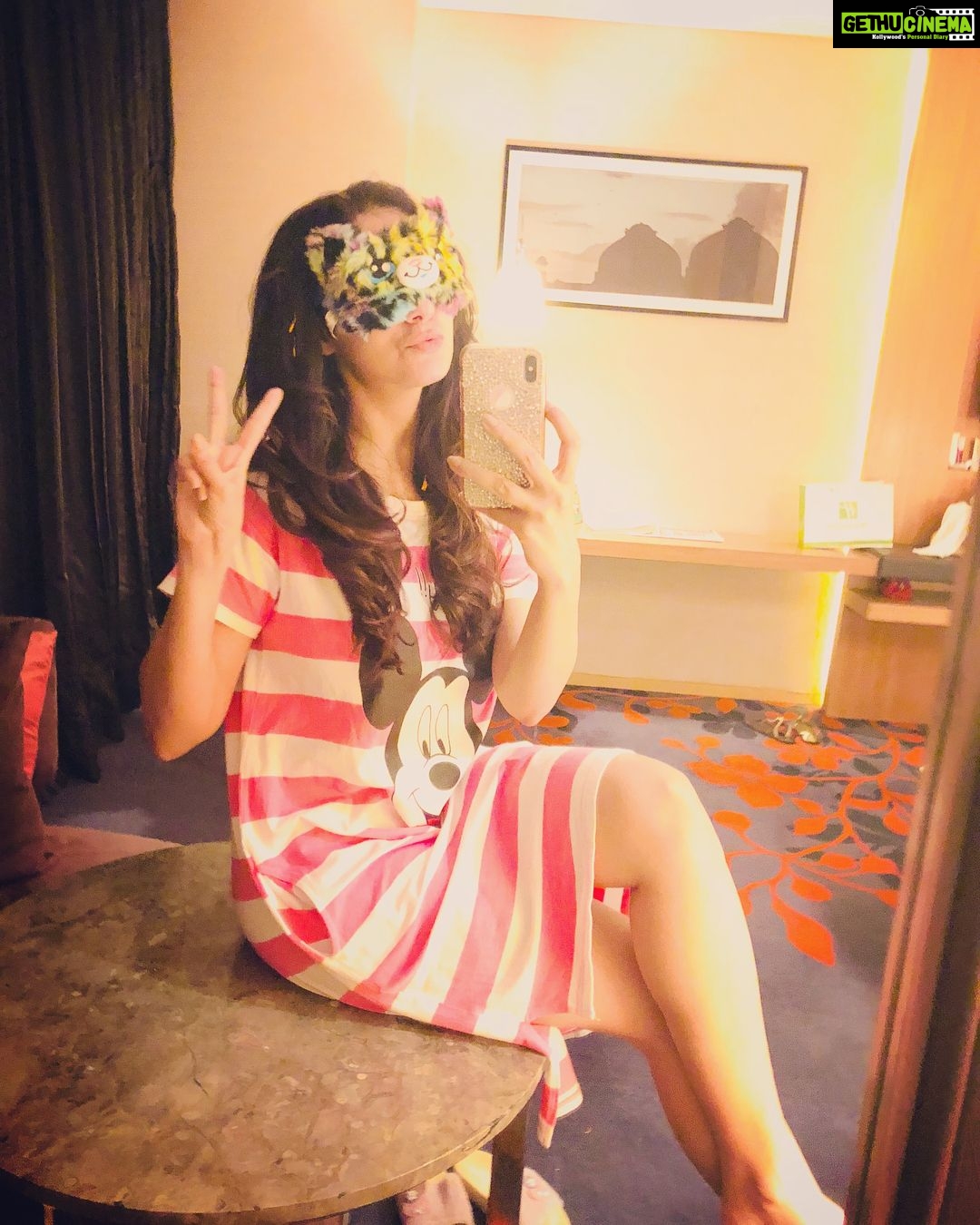 Gurleen Chopra Instagram - Gudnite my sweet world 🌎