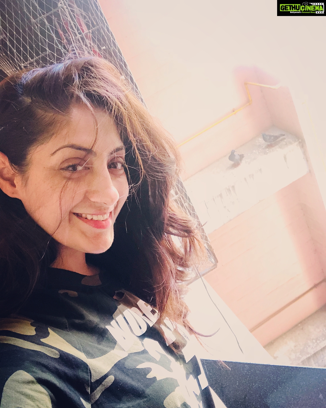 Gurleen Chopra Instagram - Please keep a bowl of water in your balcony of terrace SAVE BIRDS 🦅