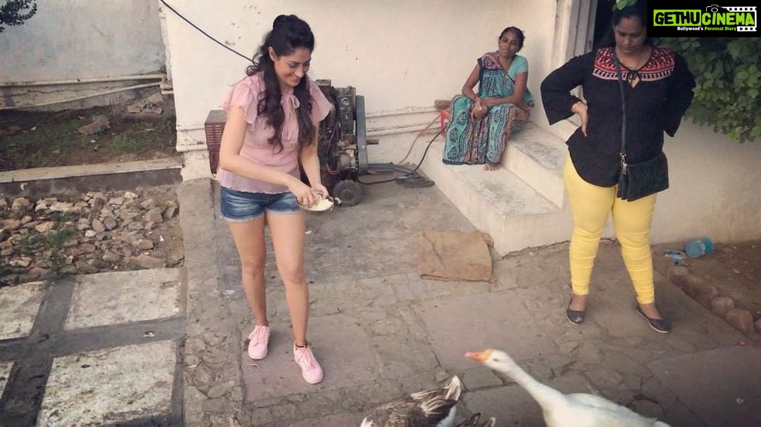 Gurleen Chopra Instagram - Love is the most powerful feeling in the world, It can be seen or felt everywhere around u.