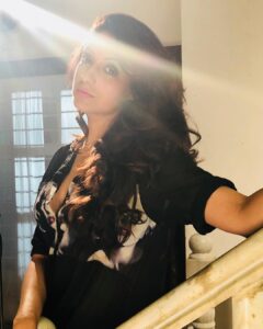 Gurleen Chopra Instagram - Sun is alone too, but still shines. #sunkissed