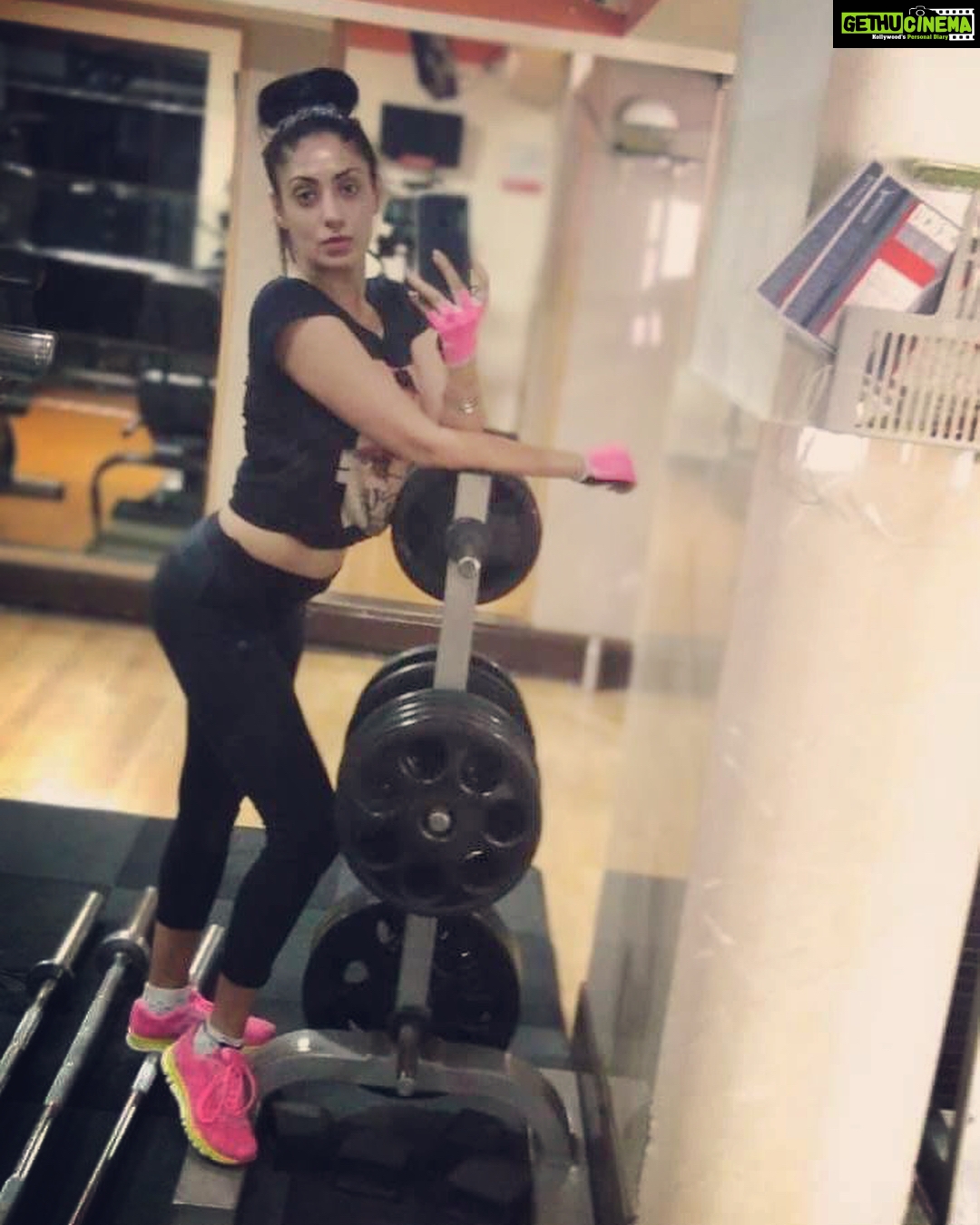 Gurleen Chopra Instagram - I love fitness ( gym time ) Waves Gym