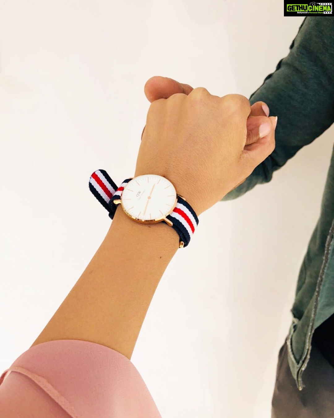 Gurleen Chopra Instagram - It’s almost that time 🐬When the weekend starts and adventures BEGIN Get 15% off @danielwellington watches with the code GURLEEN tag your adventure buddy! #ad #DWmoments #danielwellington