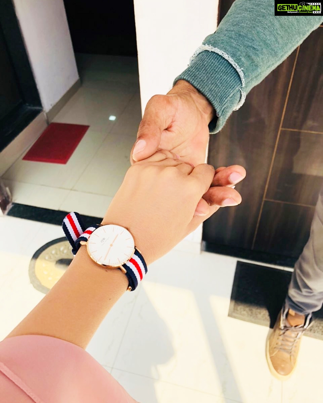 Gurleen Chopra Instagram - It’s almost that time 🐬When the weekend starts and adventures BEGIN Get 15% off @danielwellington watches with the code GURLEEN tag your adventure buddy! #ad #DWmoments #danielwellington