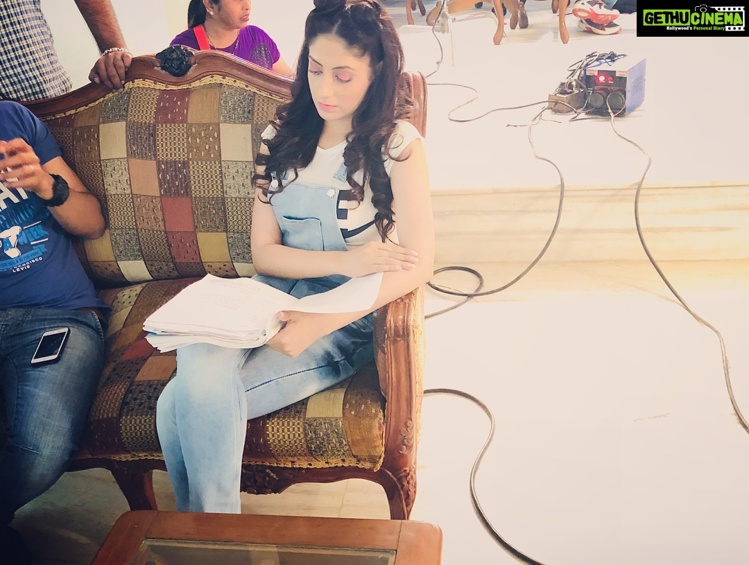 Gurleen Chopra Instagram - First schedule of my Hindi movie wrapped up happily with lots of sweet memories 🎥