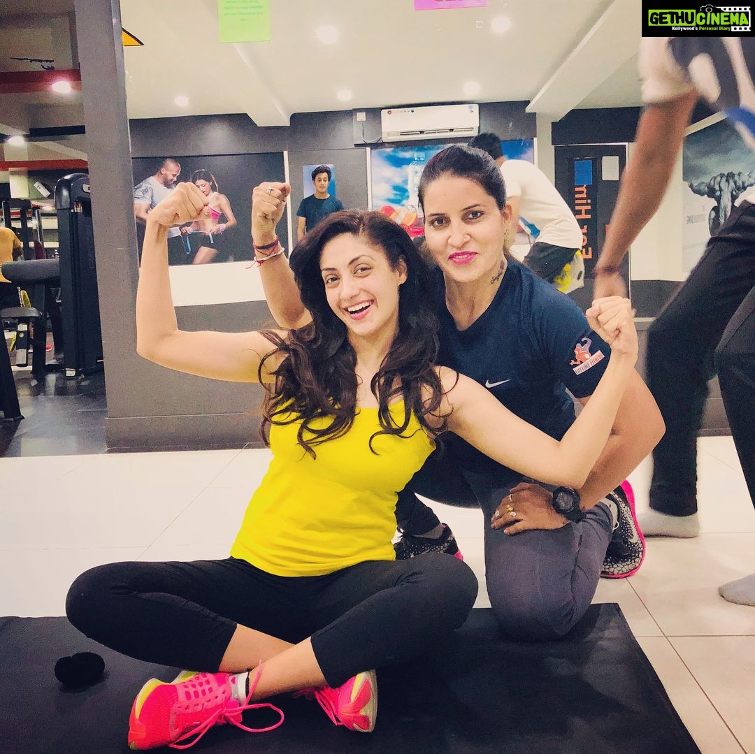 Gurleen Chopra Instagram - Eat well, work out, smile more ( new friends in Baroda gym ) Lifetime fitness