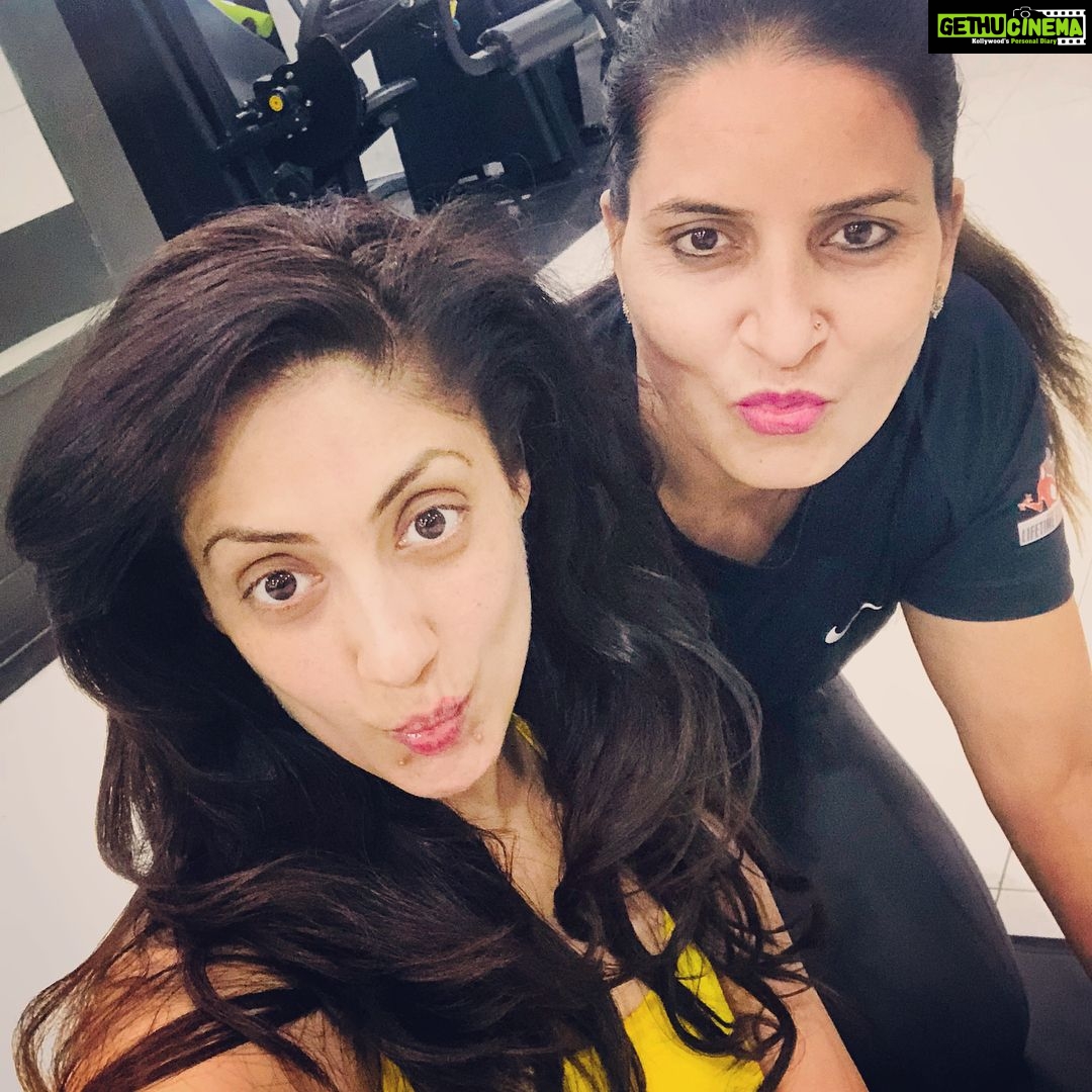 Gurleen Chopra Instagram - Eat well, work out, smile more ( new friends in Baroda gym ) Lifetime fitness
