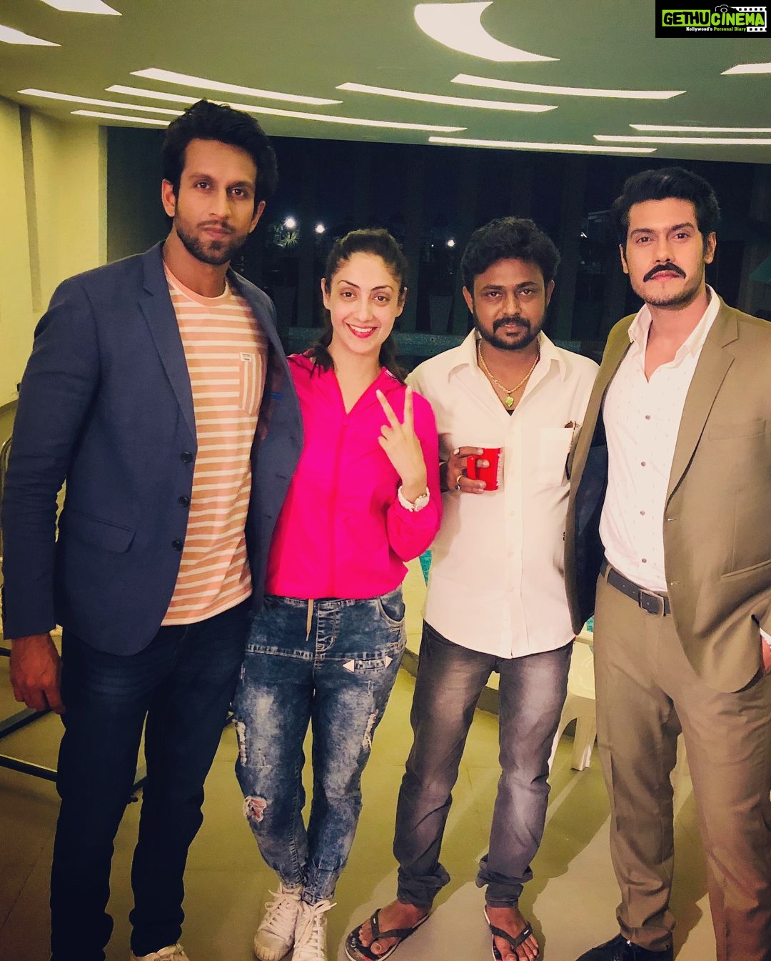 Gurleen Chopra Instagram - Having fun at the location#breakbetweenshots @mohitmadaanofficial @saurav_chakrabarti #bollywoodmovie Orbit99