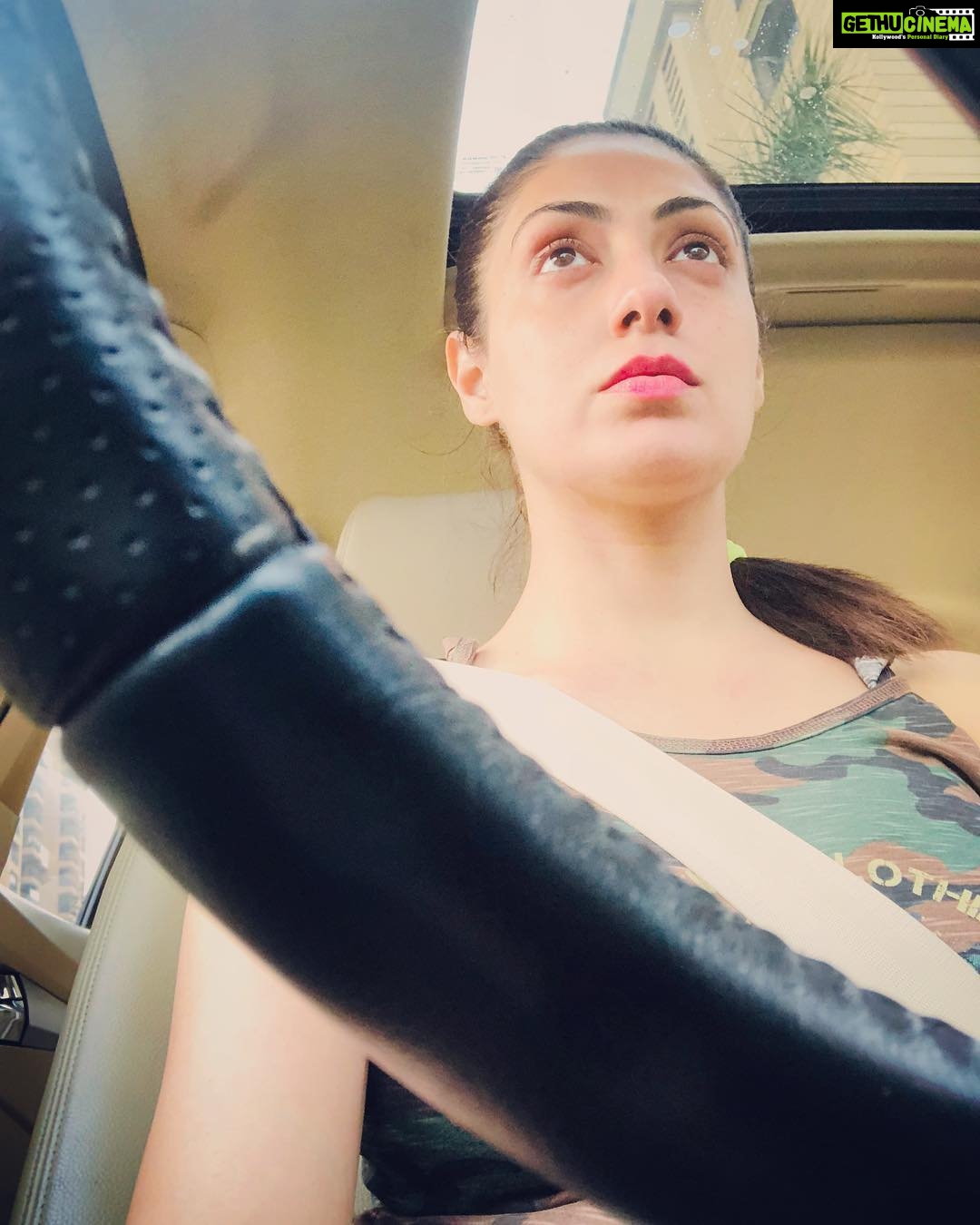 Gurleen Chopra Instagram - It’s MONDAY dnt forget to be AWESOME ( gym time ) Mumbai, Maharashtra