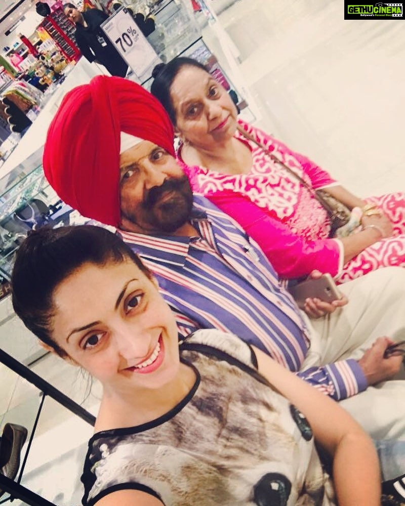 Gurleen Chopra Instagram - One of the greatest GIFTS I have ever received is THE LOVE OF MY WONDERFUL FATHER 💐🎂🎂🎂🎂🎂 HAPPY BDAY PAPA 💐🎂