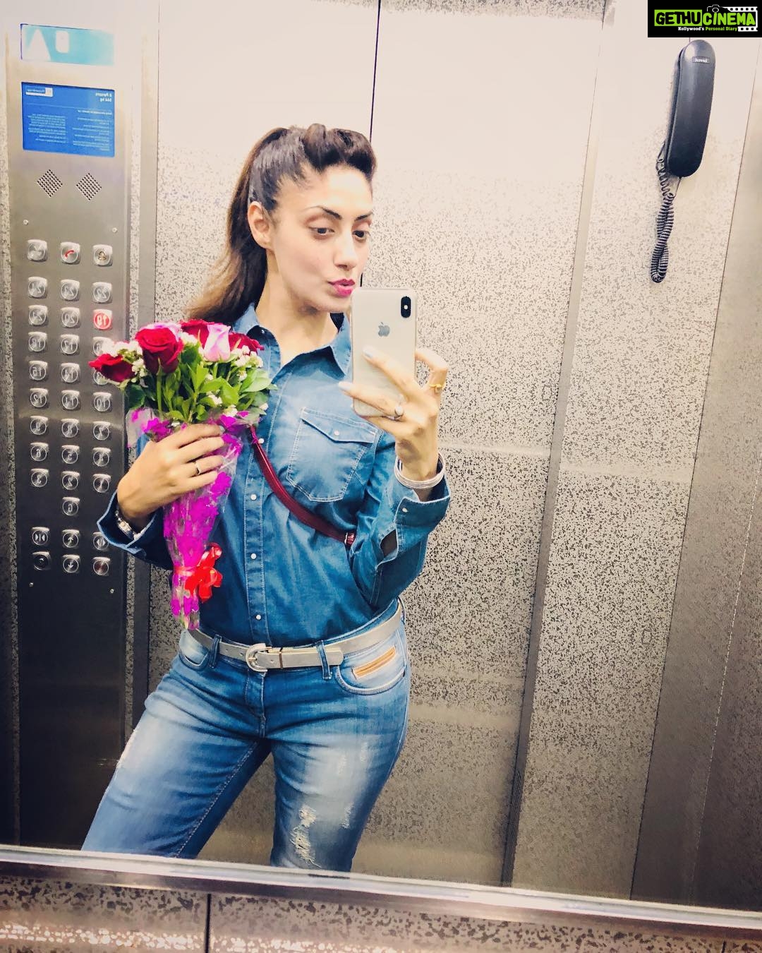Gurleen Chopra Instagram - Gudmnggggg everyone 💐💐💐💐💐