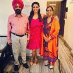Gurleen Chopra Instagram – The biggest gift for you after your marriage was my BIRTH. The biggest gift for me after my BIRTH was PARENTS like YOU .. HAPPY ANNIVERSARY MOM DAD 💐💐💐🌹🌹🌹🌹🌹🌟🌟🌟🌟🌟🍷🍷🍷💃🏼💃🏼💃🏼💃🏼💋💋💋💋💋