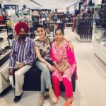 Gurleen Chopra Instagram – The biggest gift for you after your marriage was my BIRTH. The biggest gift for me after my BIRTH was PARENTS like YOU .. HAPPY ANNIVERSARY MOM DAD 💐💐💐🌹🌹🌹🌹🌹🌟🌟🌟🌟🌟🍷🍷🍷💃🏼💃🏼💃🏼💃🏼💋💋💋💋💋