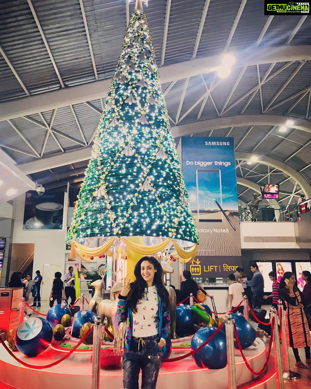 Gurleen Chopra Instagram - Flying to hyd ✈️✈️✈️✈️✈️ Chhatrapati Shivaji Maharaj International Airport, Domestic Terminal Mumbai