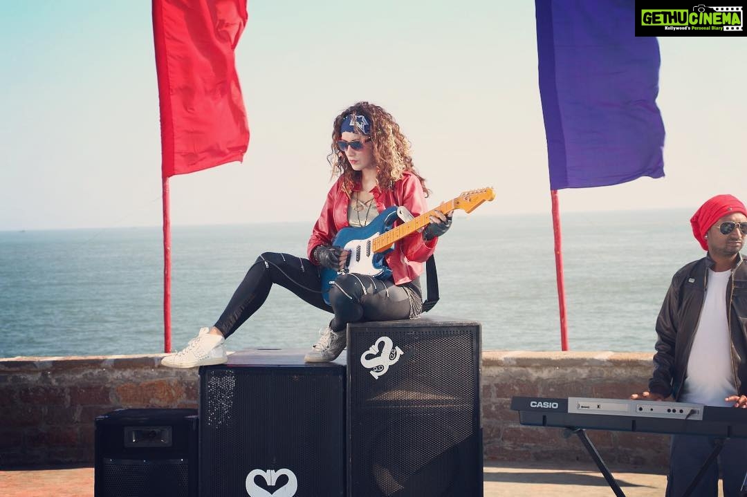 Gurleen Chopra Instagram - YOU CANT TOUCH MUSIC 🎶 BUT MUSIC CAN TOUCH YOU #GAMEOVER