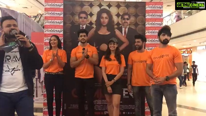 Gurleen Chopra Instagram - धन्यवाद पुणे :) Tujhi chimni udali phurr phurr, Maza popat pisatla.. #Promotions #Pune #GameOver