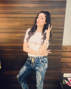 Gurleen Chopra Instagram - Heading towards BHOPAL 🚗🎼🎬🎥🎹🎧 GAME OVER promotion