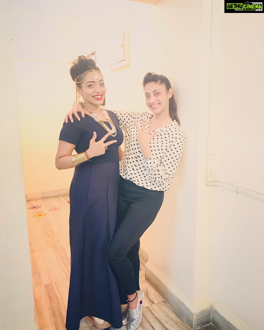 Gurleen Chopra Instagram - Any special occasion of ur life is incomplete without dat SPECIAL PERSON ❤️❤️❤️❤️ 👭🌟❤️🔥💫