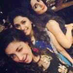 Gurleen Chopra Instagram - With hot girls 💃🏻💃🏻💃🏻💃🏻💃🏻 manjari & Rimi Sen 1BHK Superbar